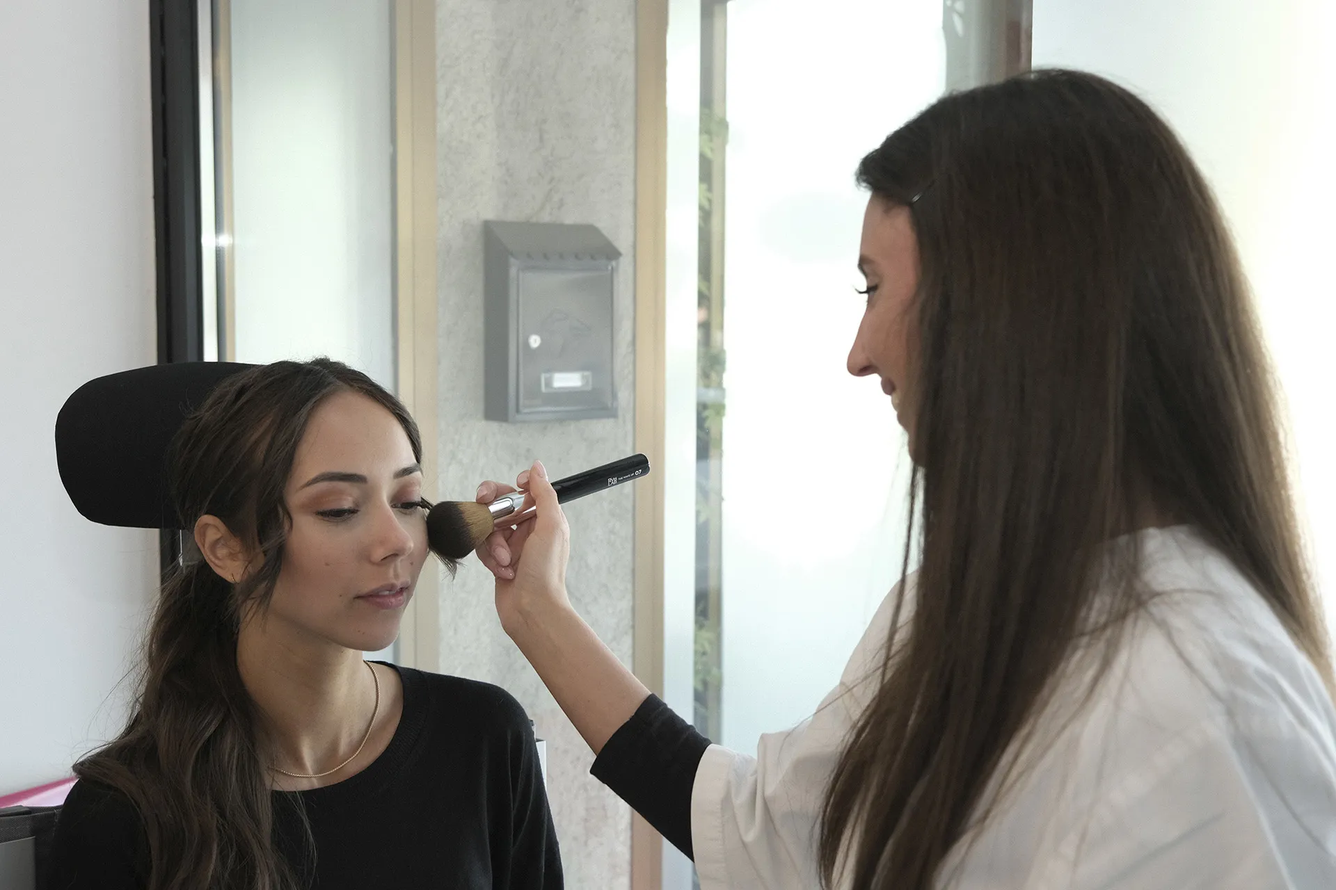 descrizione della personalizziazione del tuo trucco da giorno, da sera e da sposa